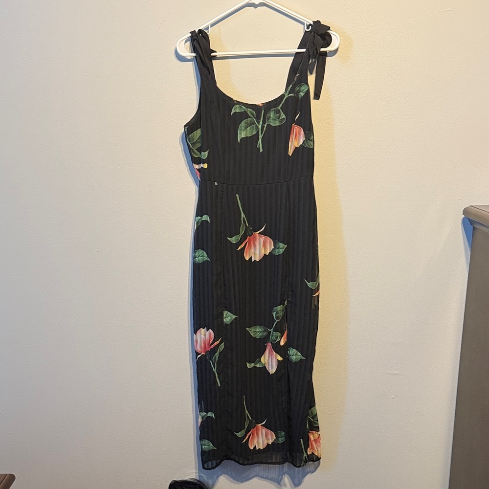 Lulu's Elegant Black Floral Midi Dress